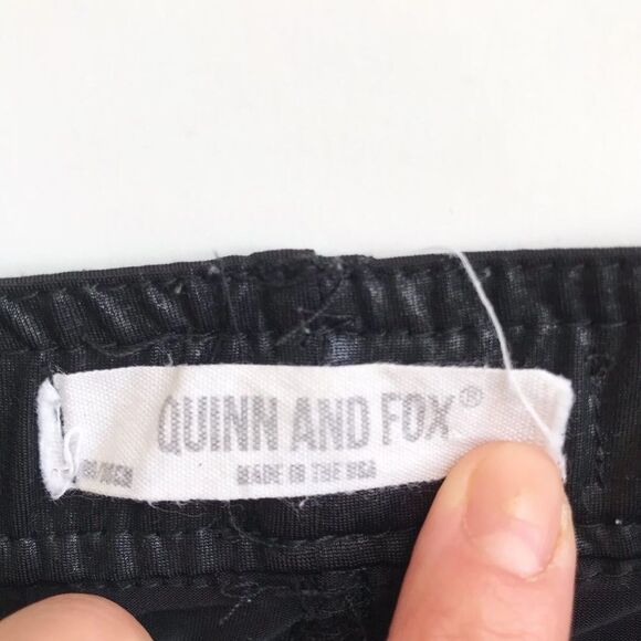 Quinn and Fox black shinny leggings GUC - piling on the back thigh 12-24 months - Picture 5 of 6